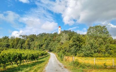 Direkter Weingartenweg Pfarrkirche und Wetterkreuz